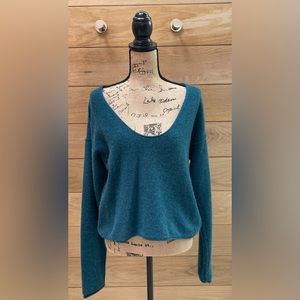 Free People Cashmere V-Neck Cropped Sweater in Teal.  Size S.